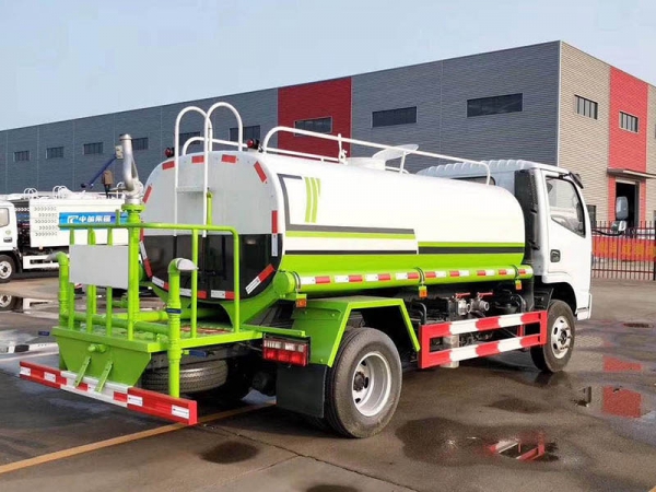 國六 5方東風灑水車