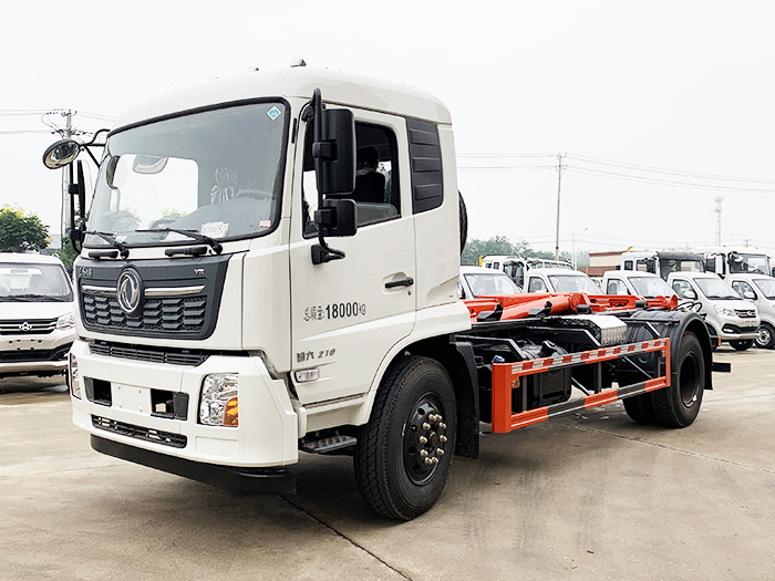 東風天錦勾臂式垃圾車
