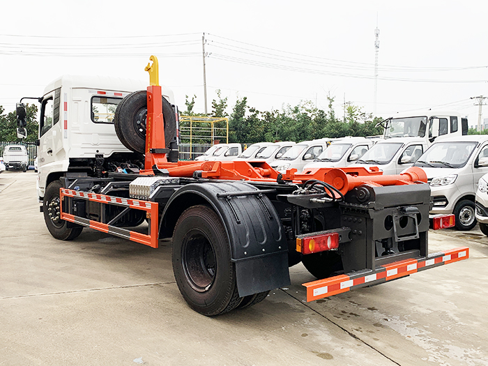 東風天錦勾臂式垃圾車