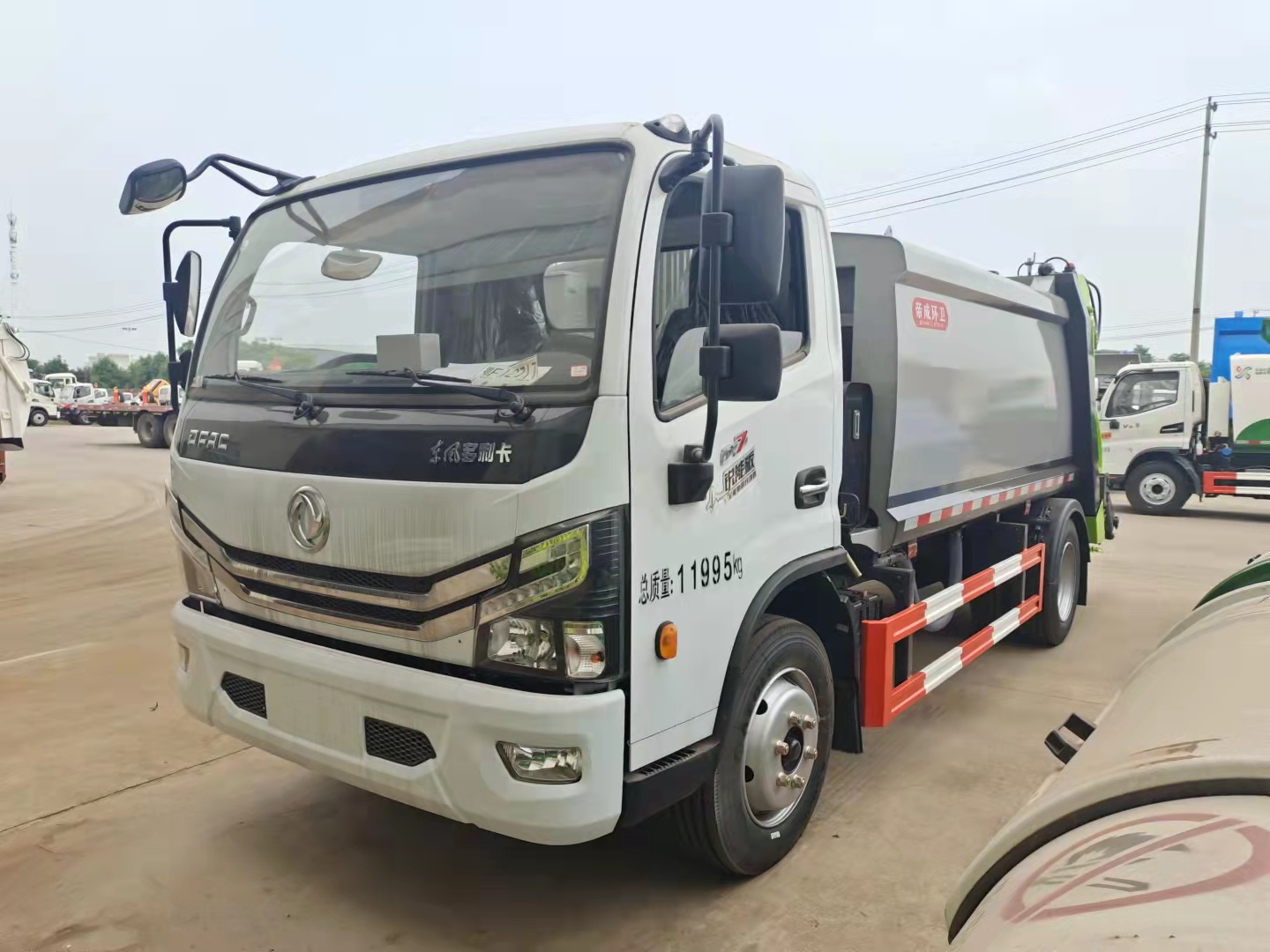 東風多利卡D7壓縮式垃圾車