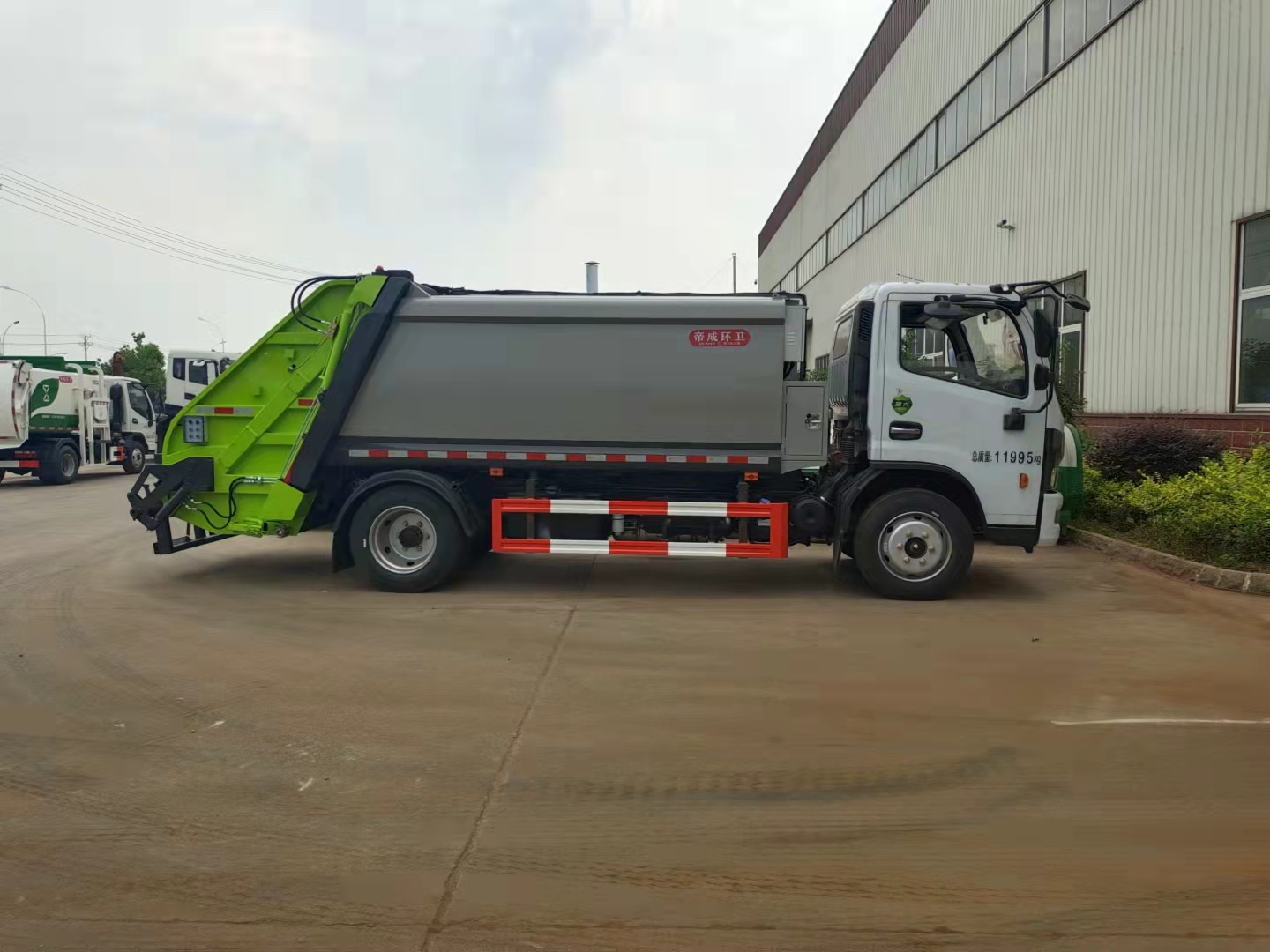 東風多利卡D7壓縮式垃圾車