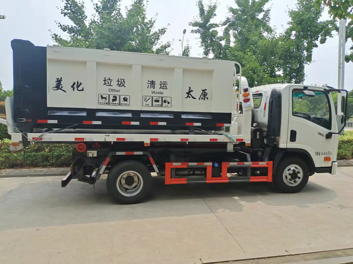 大運勾臂式垃圾車