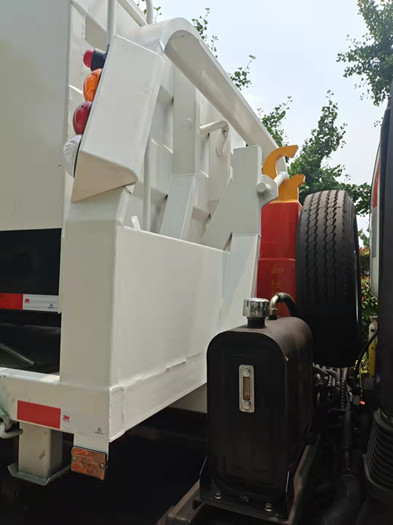 大運勾臂式垃圾車