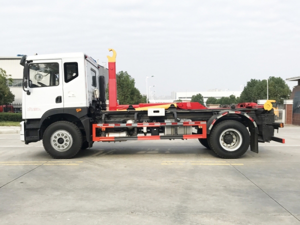 多利卡D9車廂可卸式垃圾車