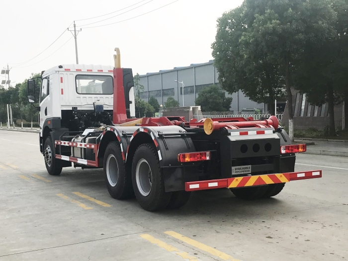 解放14噸勾臂式垃圾車