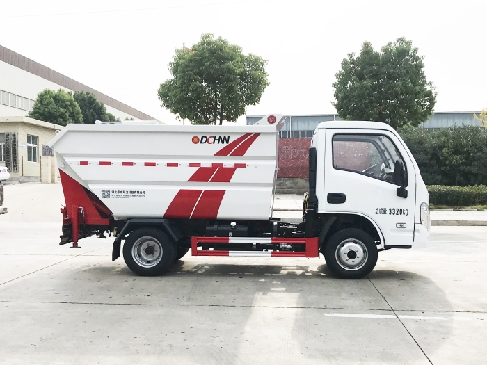躍進(jìn)自裝卸式垃圾車