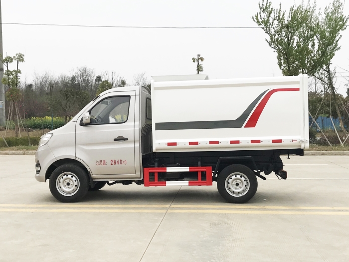 長(zhǎng)安跨越側(cè)掛桶式垃圾車(chē)