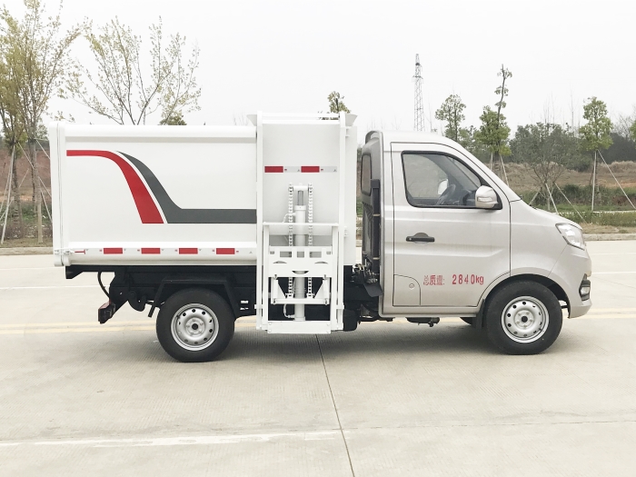 長(zhǎng)安跨越側(cè)掛桶式垃圾車(chē)