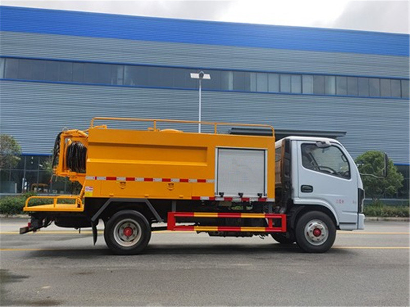 國六東風(fēng)小多利卡4.2方高壓清洗車