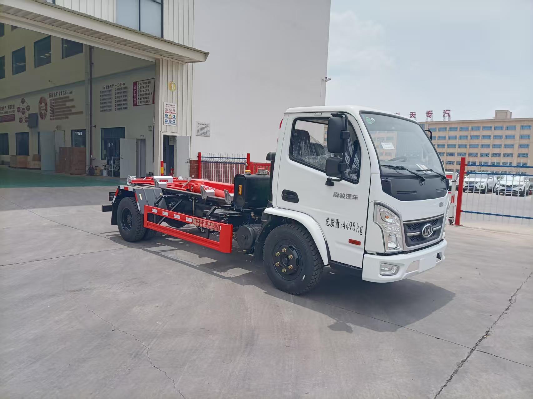 南駿黃牌勾臂式垃圾車