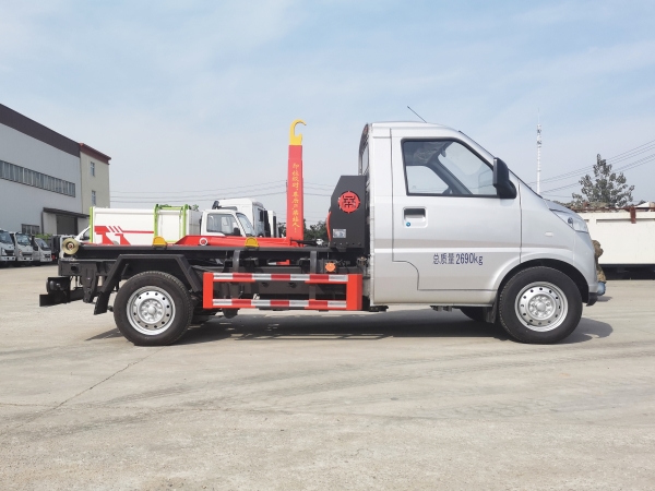 五菱純電動(dòng)車廂可卸式垃圾車